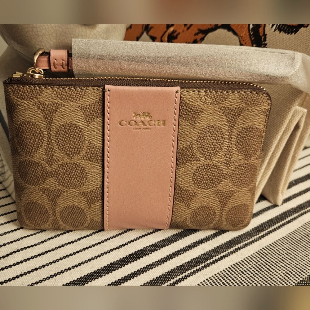 NWT Coach Corner Zip Signature With Rose Petal Stripe